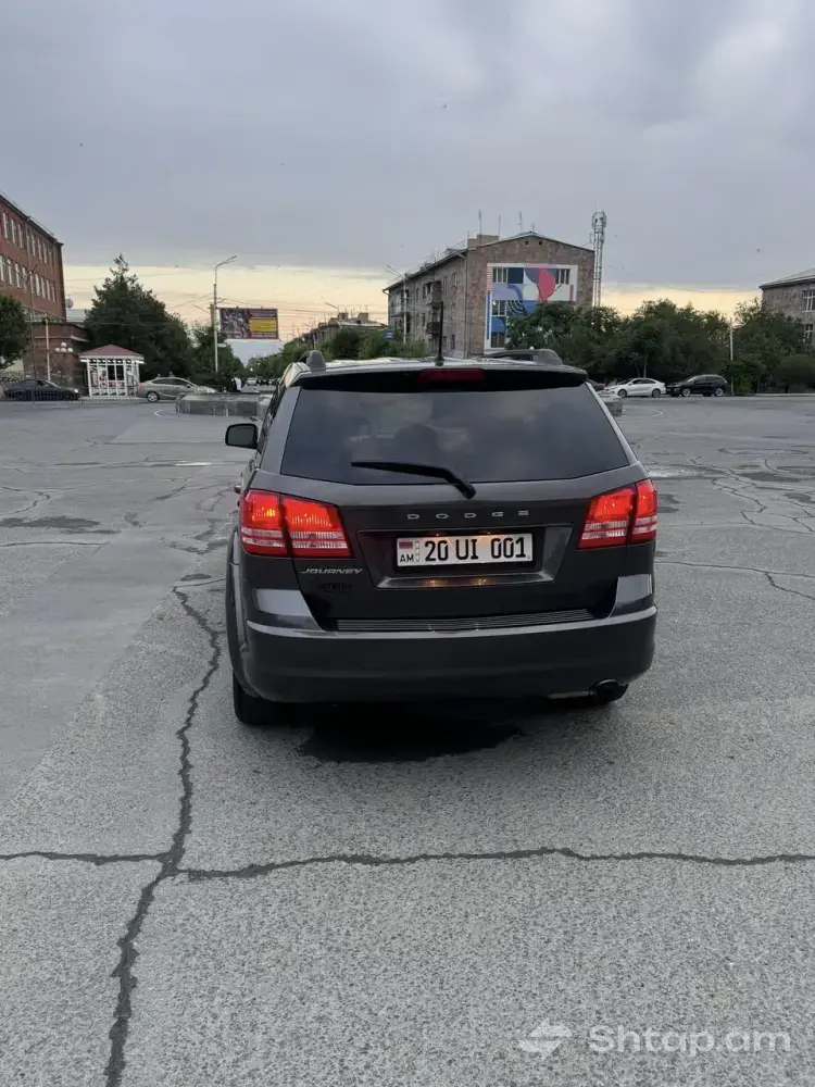 Վաճառվում է Dodge Journey՝ մուգ մոխրագույն, գերազանց վիճակում 2