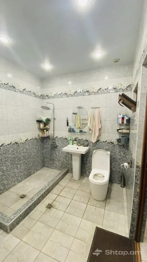Beautiful and Comfortable House in Zvartnots 2