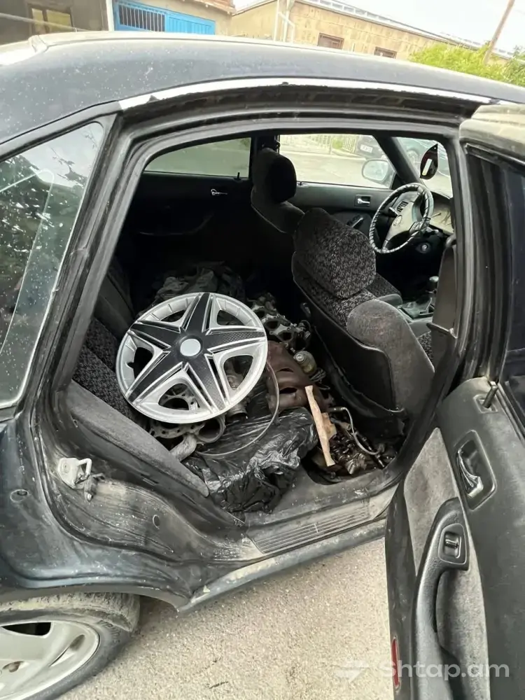 Վաճառվում է Honda Accord 1996 թվականի 3