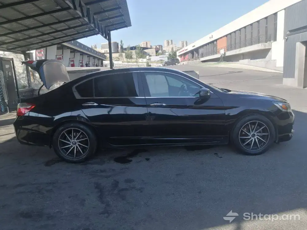 Վաճառվում է Honda Accord 2013 4