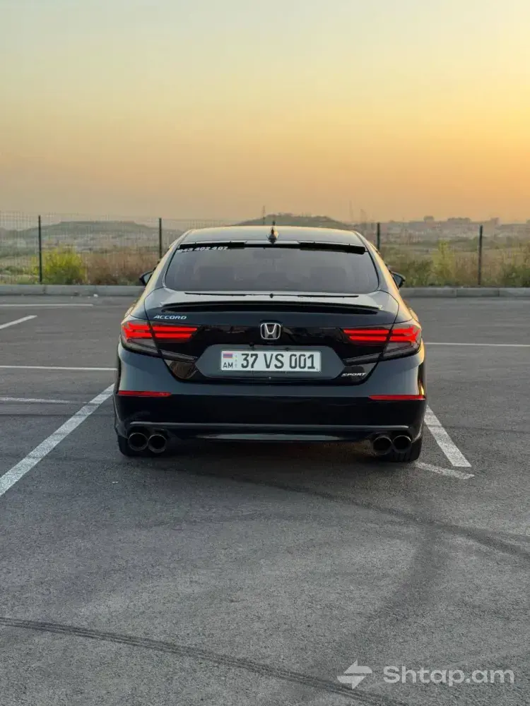 Վաճառվում է HONDA ACCORD 2019թ. սև սեդան՝ 1.5L Turbo շարժիչով 1