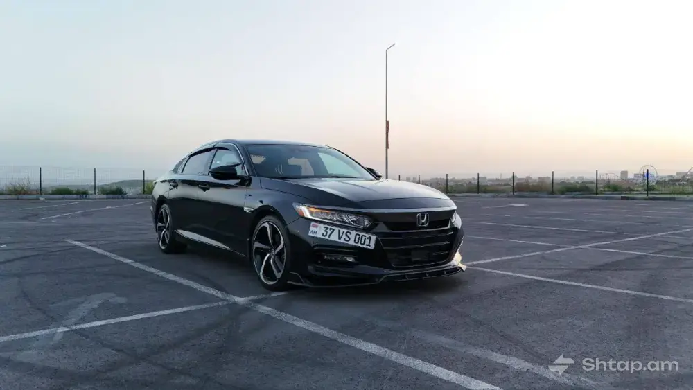 Վաճառվում է HONDA ACCORD 2019թ. սև սեդան՝ 1.5L Turbo շարժիչով 2