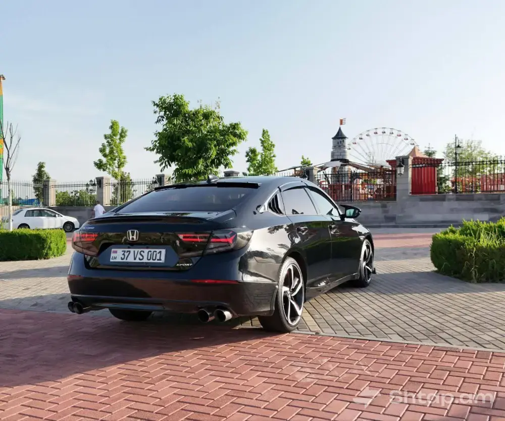 Վաճառվում է HONDA ACCORD 2019թ. սև սեդան՝ 1.5L Turbo շարժիչով 4