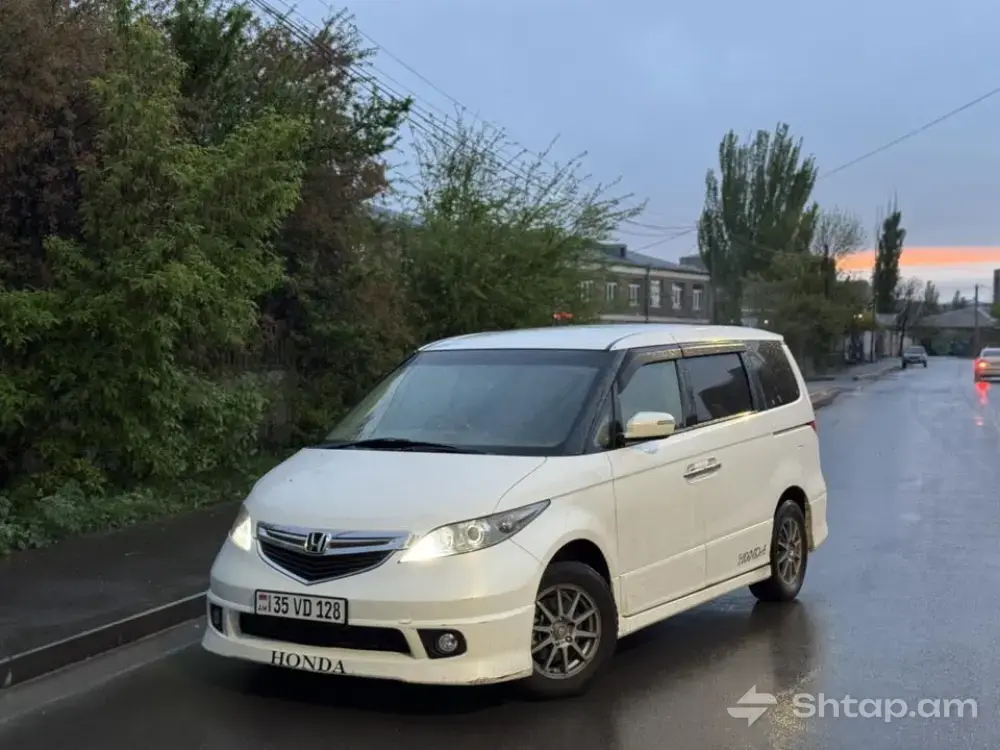 2004 Honda Elysion 0