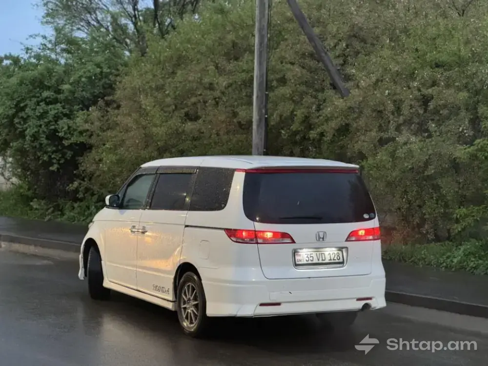 2004 Honda Elysion 2