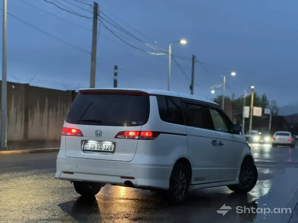 2004 Honda Elysion 3
