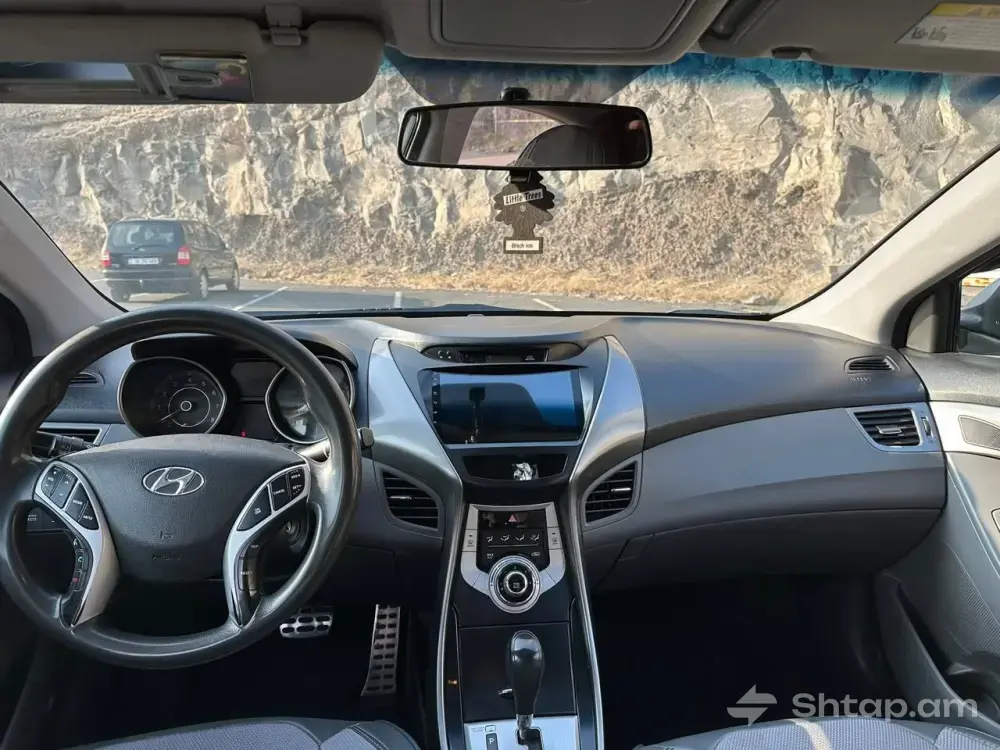 Hyundai Elantra 2011 3