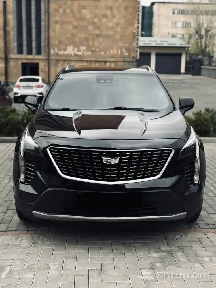 Luxurious Cadillac XT4 4WD 2020 0