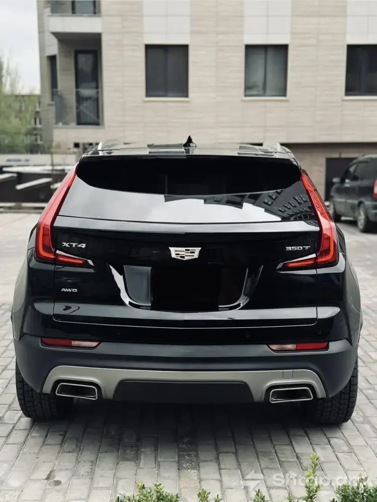 Luxurious Cadillac XT4 4WD 2020 1