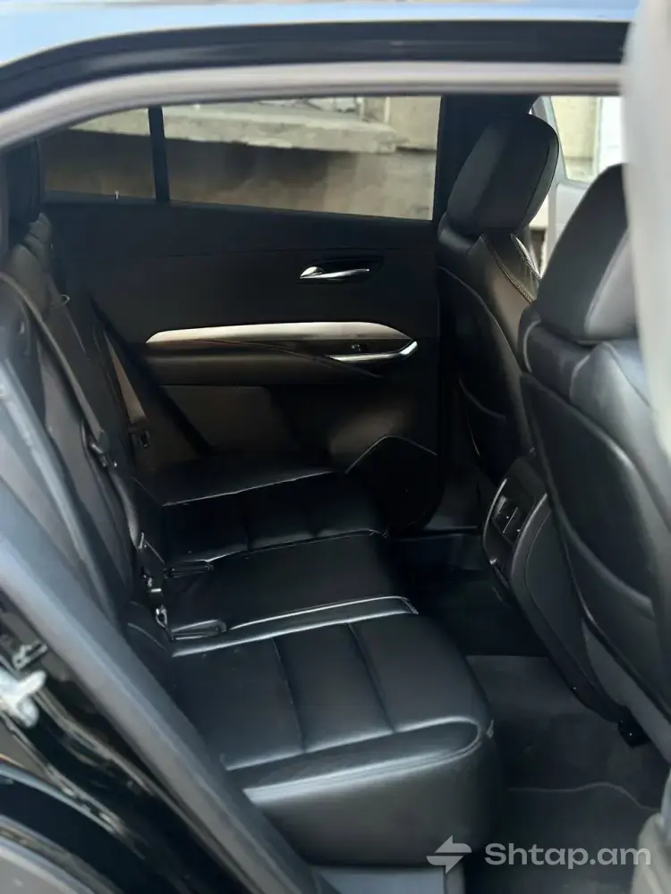 Luxurious Cadillac XT4 4WD 2020 4