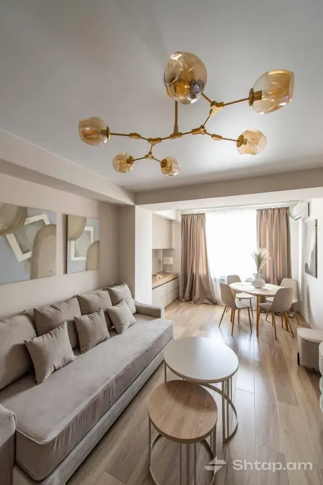 Designer Renovated Apartment in the Center 1