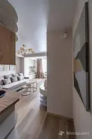 Designer Renovated Apartment in the Center image thumbnail 4