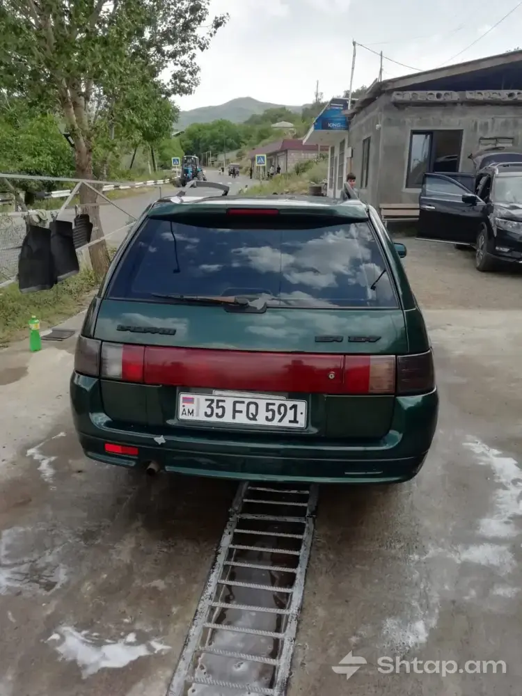 Lada 2111: Reliable and Comfortable Car 2