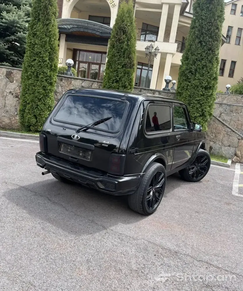 Lada Niva with Gas System and Vossen Tires 1
