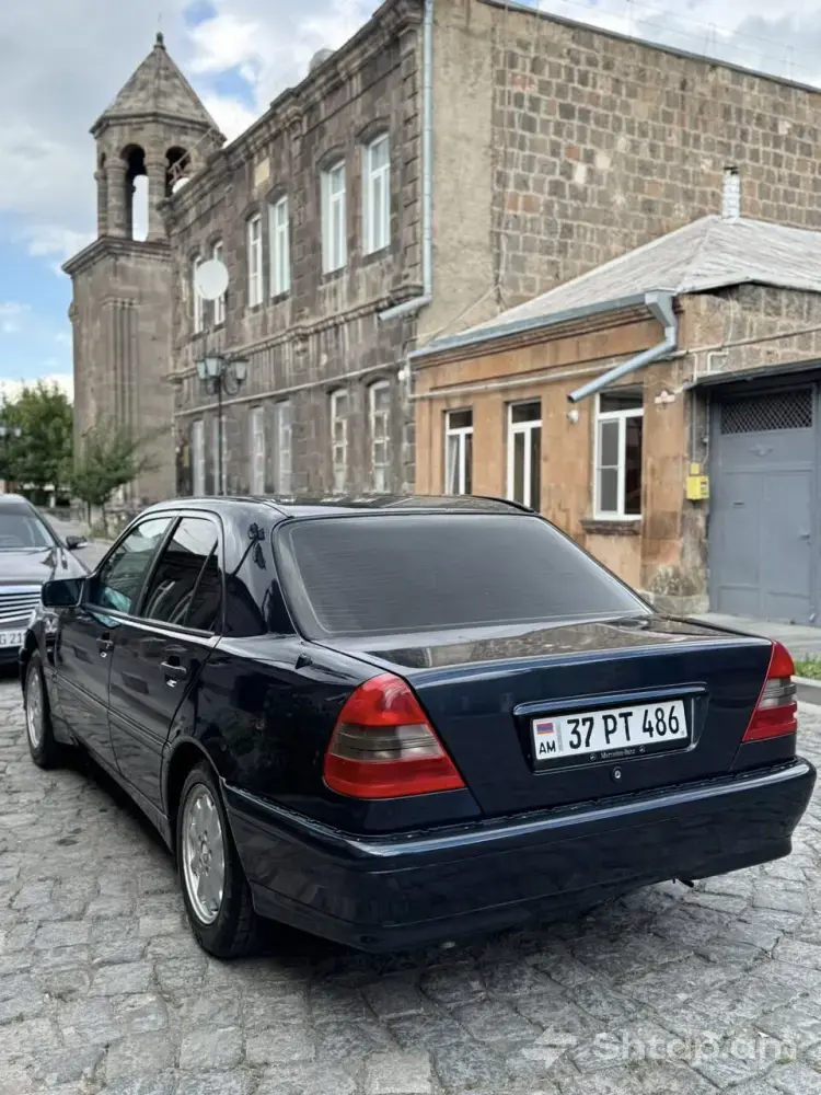 Продается Mercedes-Benz C180 1997 года 3