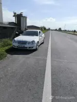White Mercedes-Benz E-Class Sedan image thumbnail 0