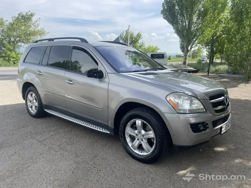 Mercedes-Benz GL 450 in Excellent Condition 0