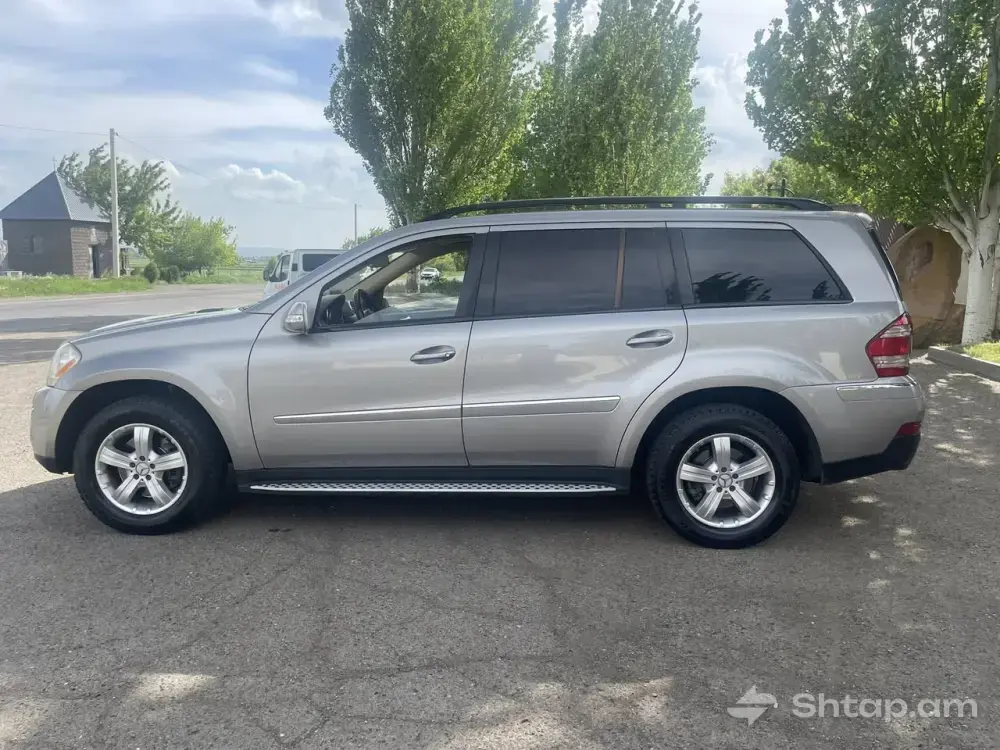Mercedes-Benz GL 450 in Excellent Condition 1