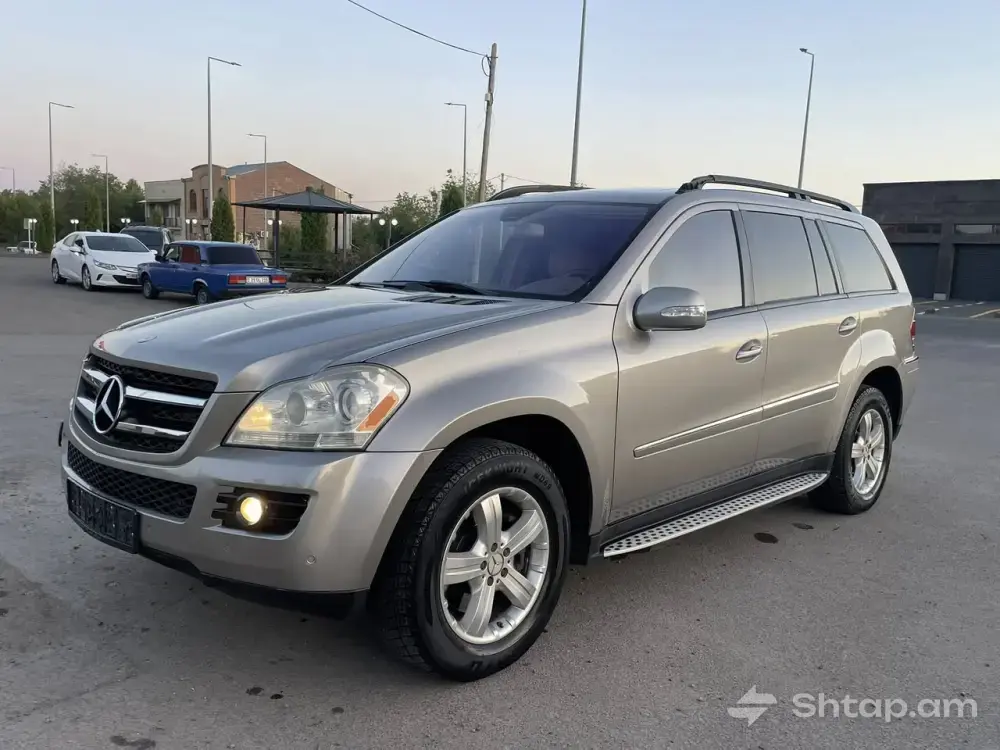 Mercedes-Benz GL 450 in Excellent Condition 4