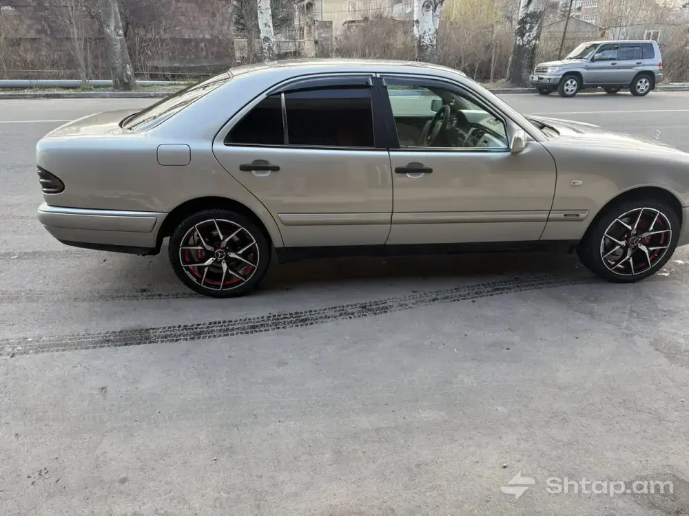 Վաճառվում է Mercedes-Benz W210 2.3 ավտոմատ 0