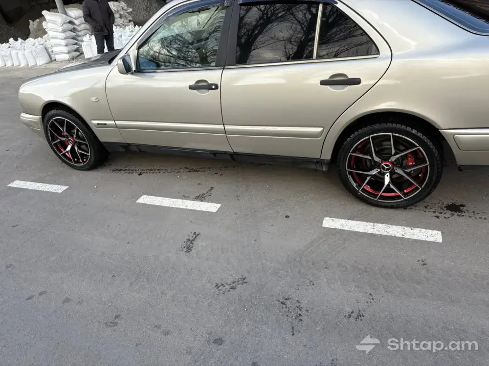 Վաճառվում է Mercedes-Benz W210 2.3 ավտոմատ 1