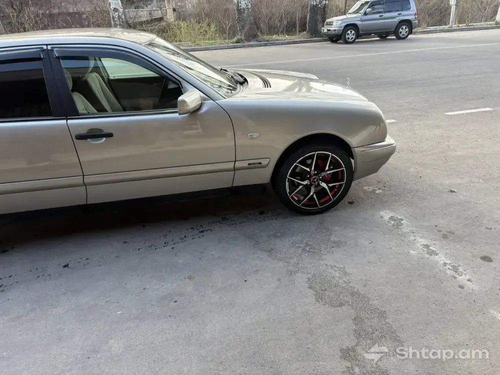 Վաճառվում է Mercedes-Benz W210 2.3 ավտոմատ 4