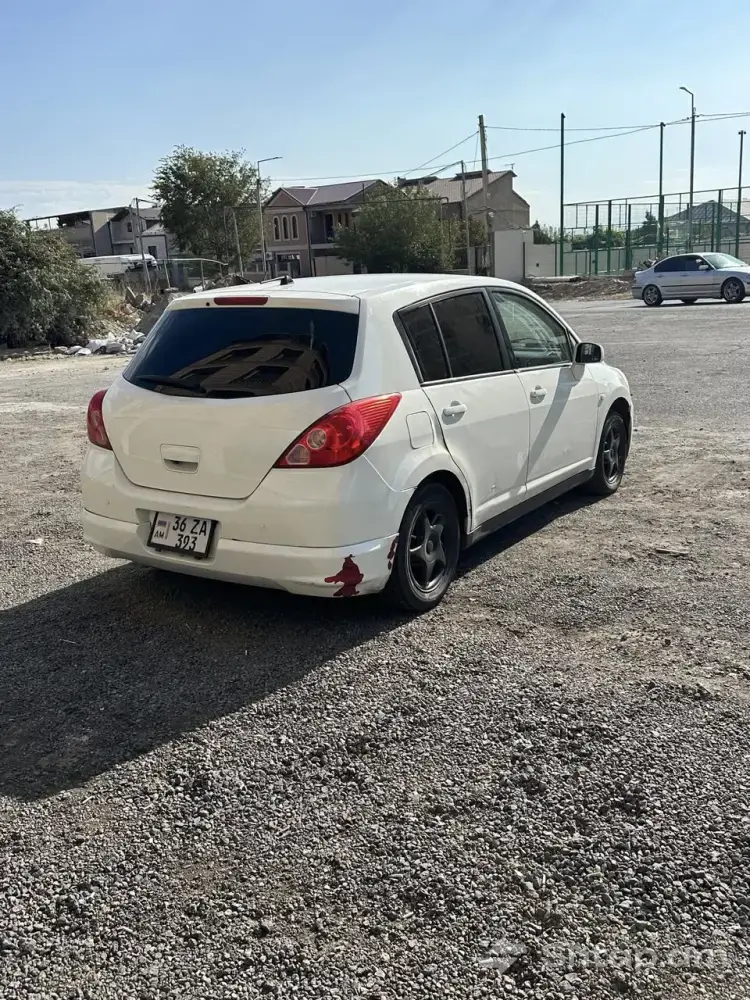 Nissan Tiida 2005 года на продажу 3