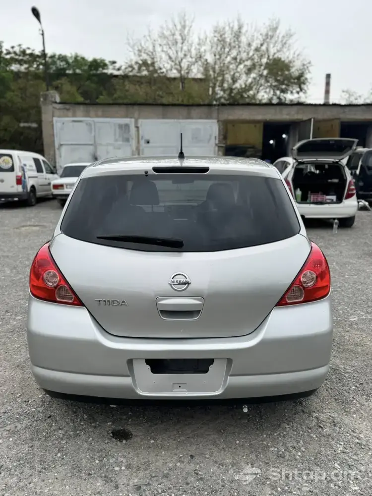 Nissan Tiida 2005 in Excellent Condition 3