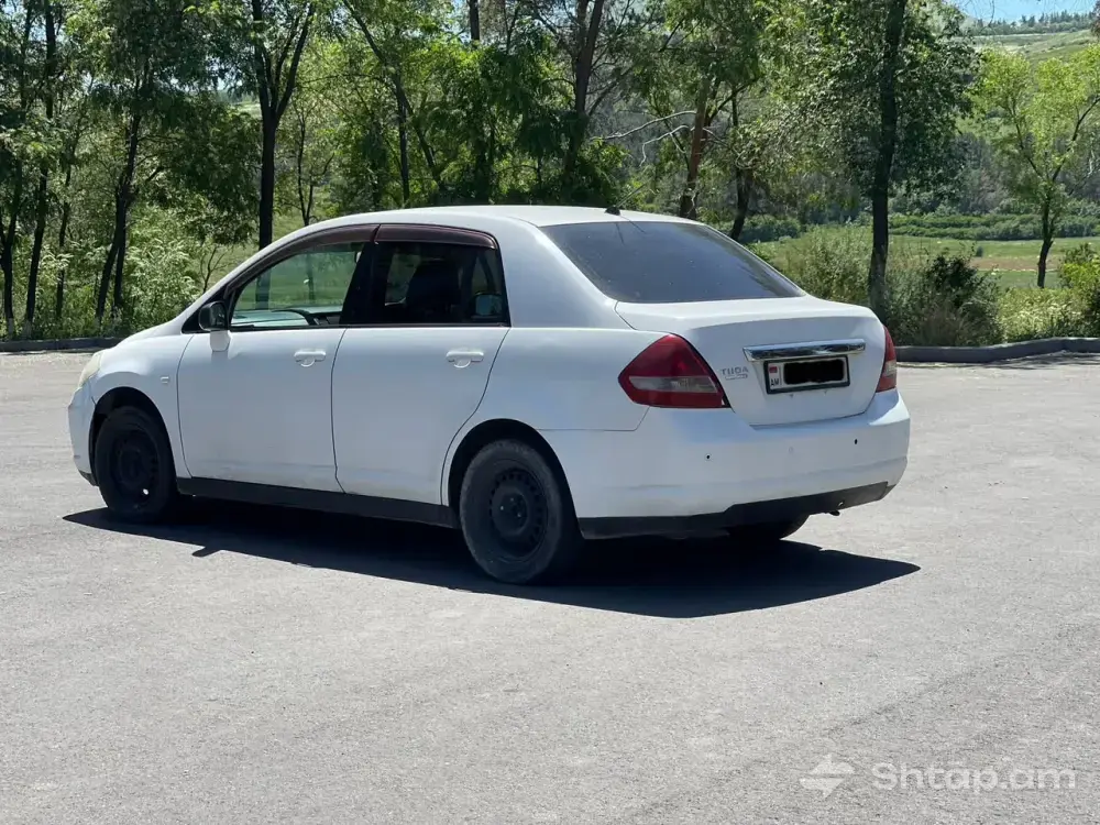 Nissan Tiida 2006 in Good Condition 3