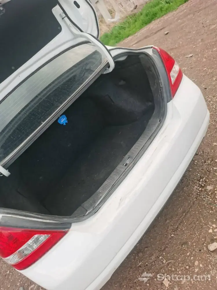 Վաճառվում է Nissan Tiida 2006թ. մոդելը սպիտակ գույնով 3