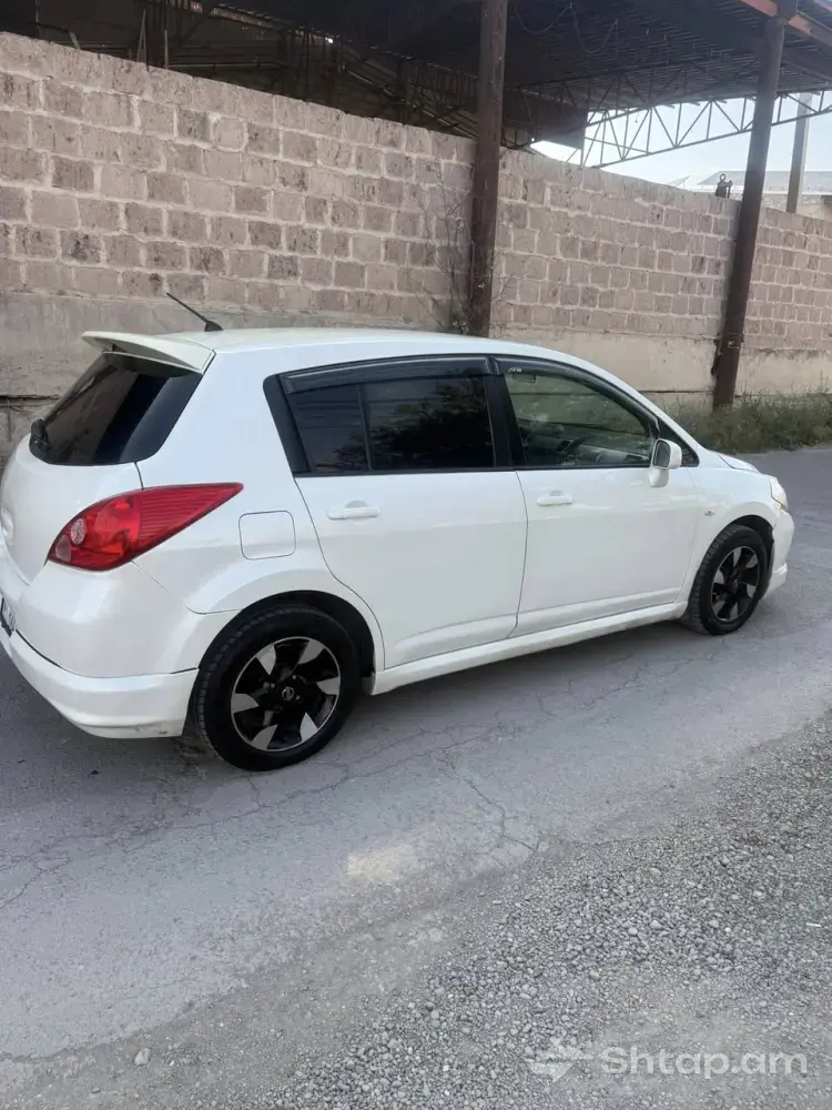 Nissan Tiida Car for Sale 4