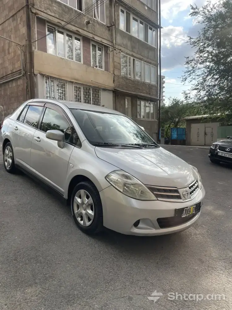 Ideal 2009 Nissan Tiida 0