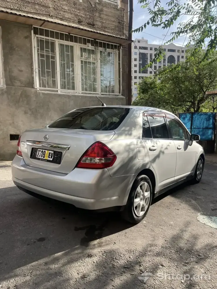 Ideal 2009 Nissan Tiida 1