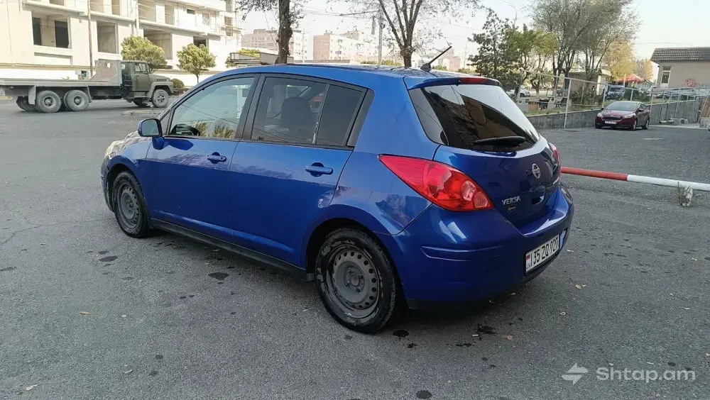 2009 Nissan Versa Available 4