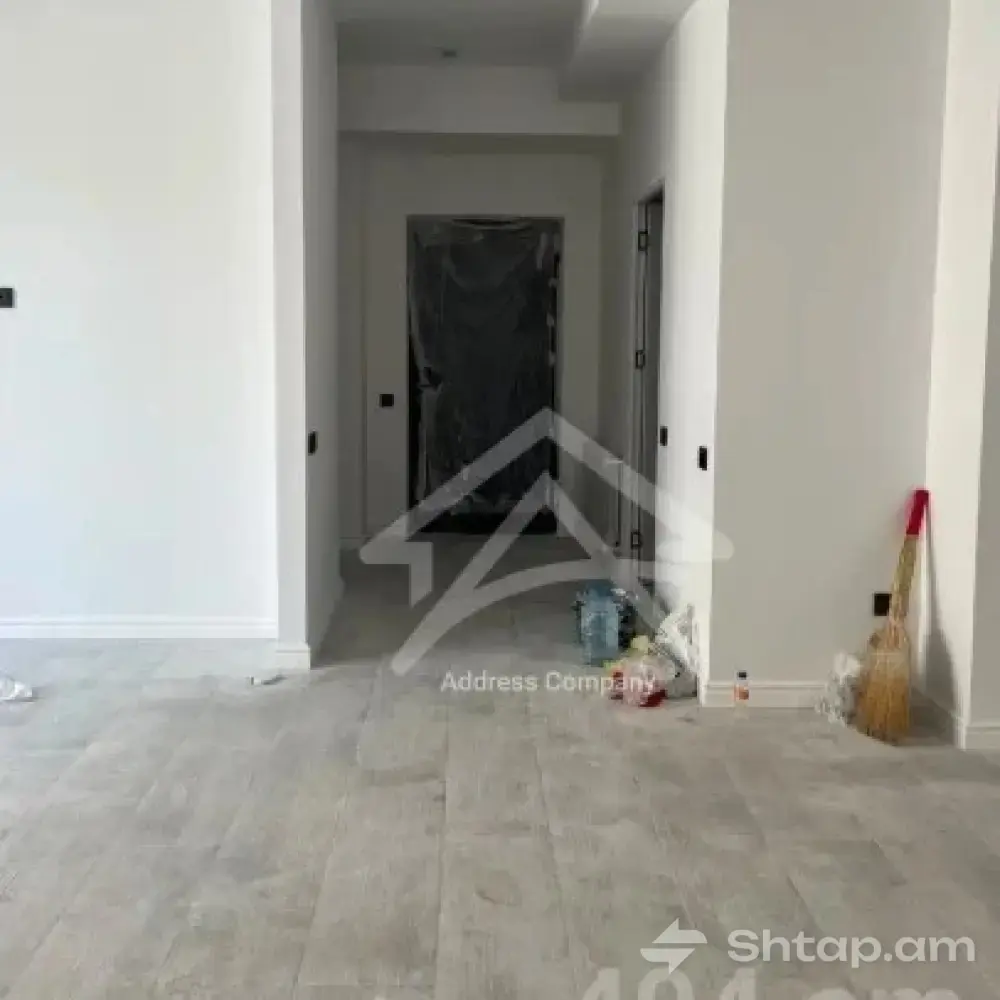 Renovated 2-Room Apartment 4