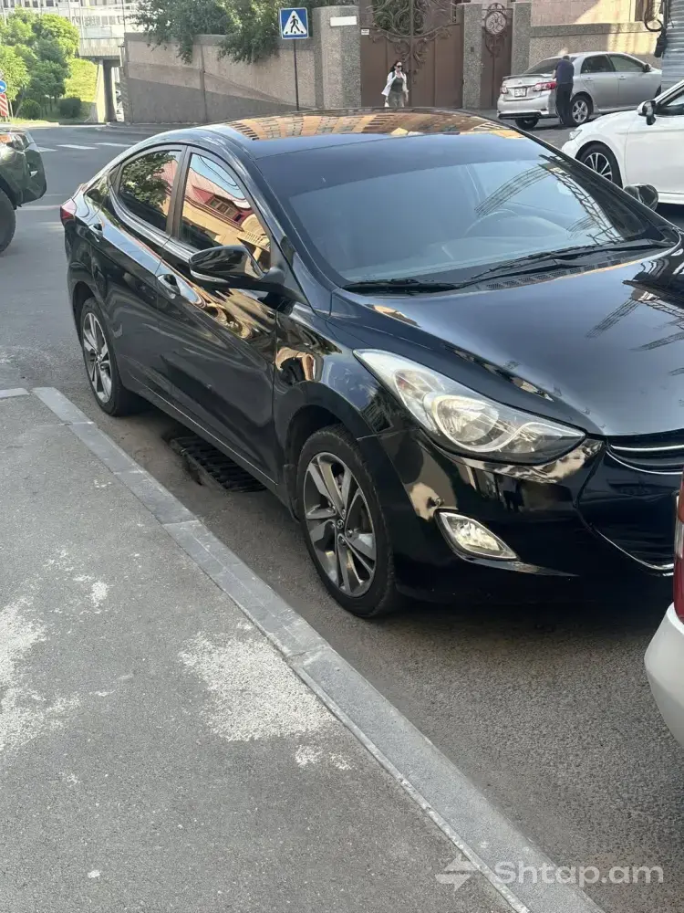 Վաճառվում է սեւ Hyundai Elantra առանց վնասվածքների 0