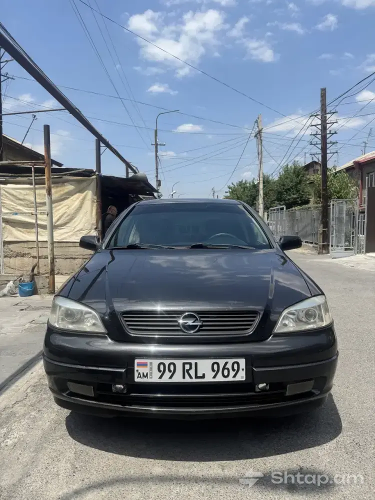Վաճառվում է սև Opel Astra 2002 թ. 1