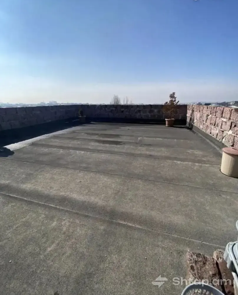 Վաճառվում է Շքեղ Երեք Հարկանի Առանձնատուն Զովունիում 4