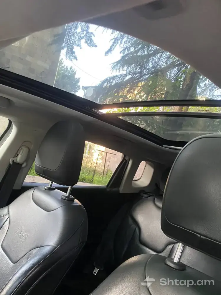 Վաճառվում է շտապ Jeep Compass սպիտակ գույնի ավտոմեքենա 4