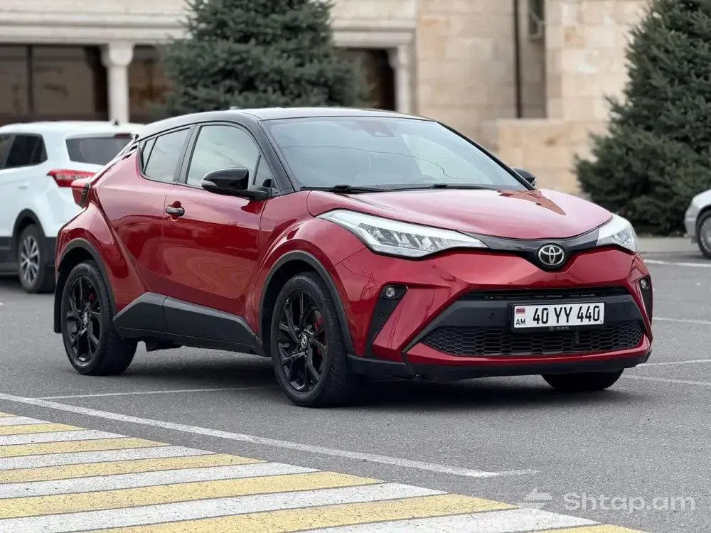 Buy a High-Tech 2021 Toyota C-HR 0