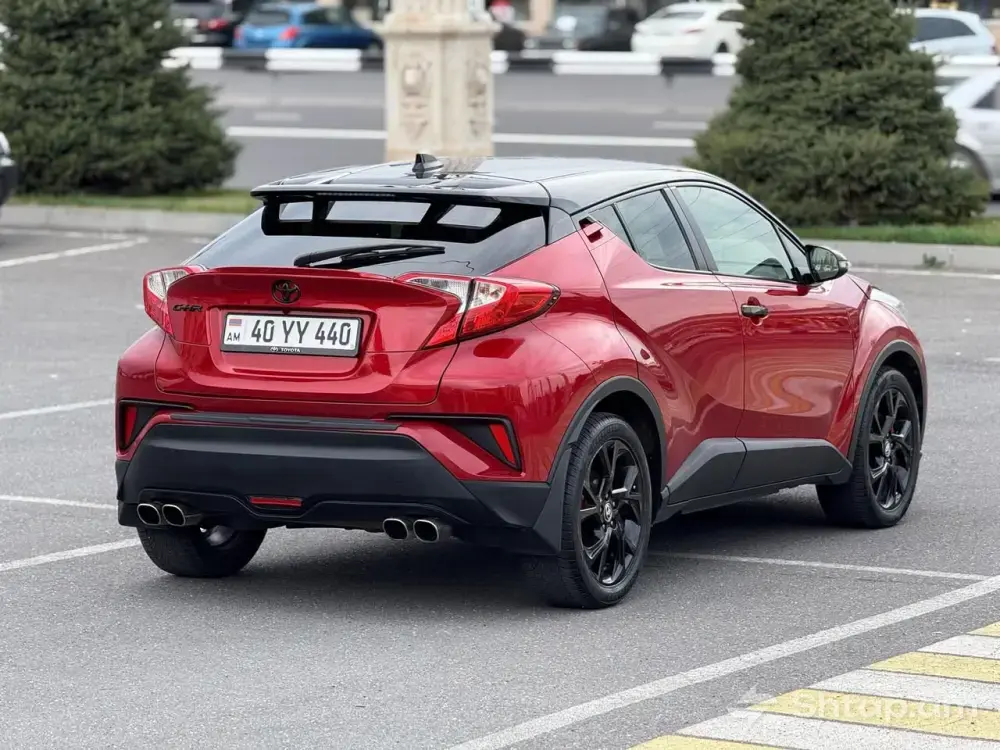 Buy a High-Tech 2021 Toyota C-HR 1