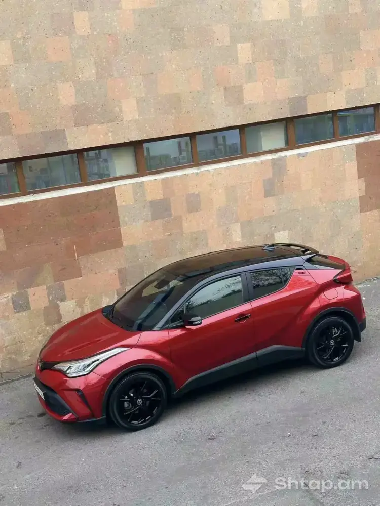 Buy a High-Tech 2021 Toyota C-HR 4
