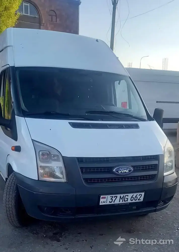 Վաճառվում է սպիտակ Ford Transit՝ առանց վնասվածքների 1