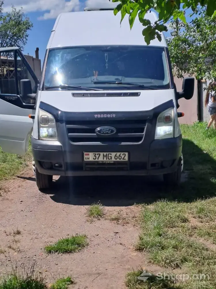 Վաճառվում է սպիտակ Ford Transit՝ առանց վնասվածքների 2