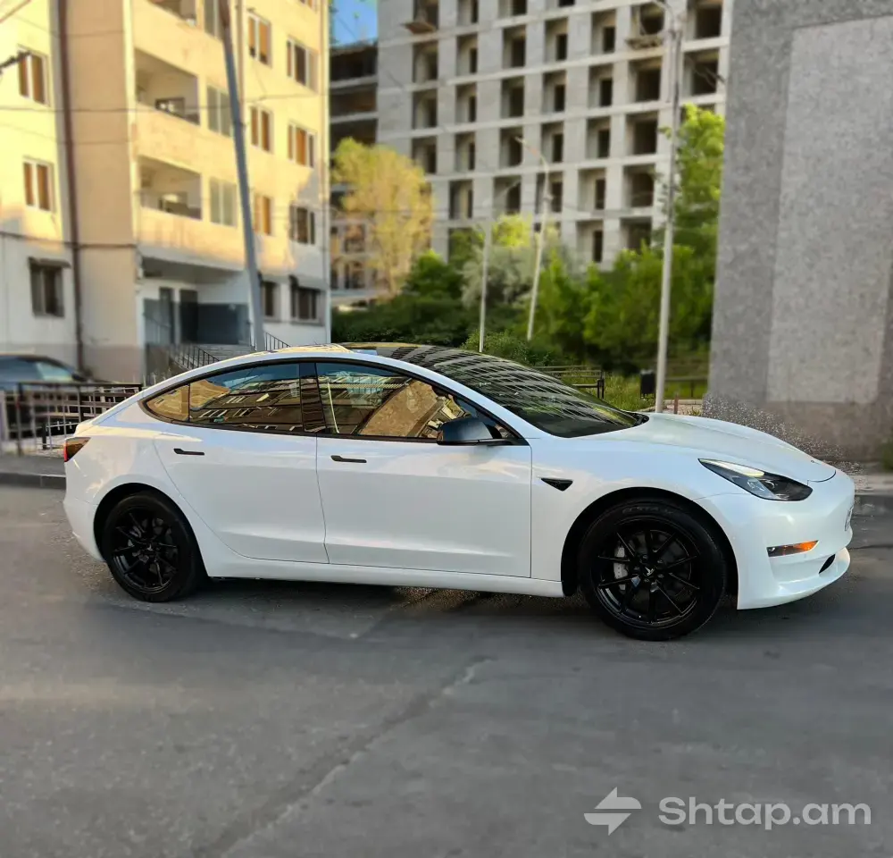 Վաճառվում է Tesla 3 մակնիշի ավտոմեքենա 0