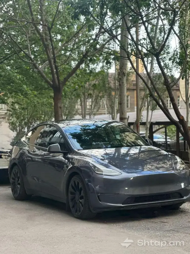 Tesla Model Y в отличном состоянии 1