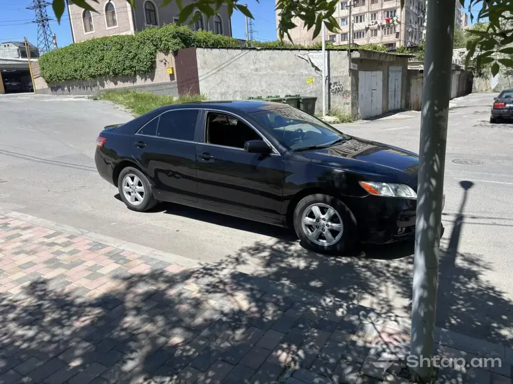Վաճառվում է Toyota Camry 2007 1