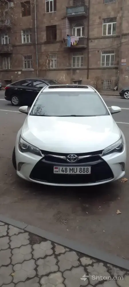 2017 Toyota Camry in Excellent Condition 0