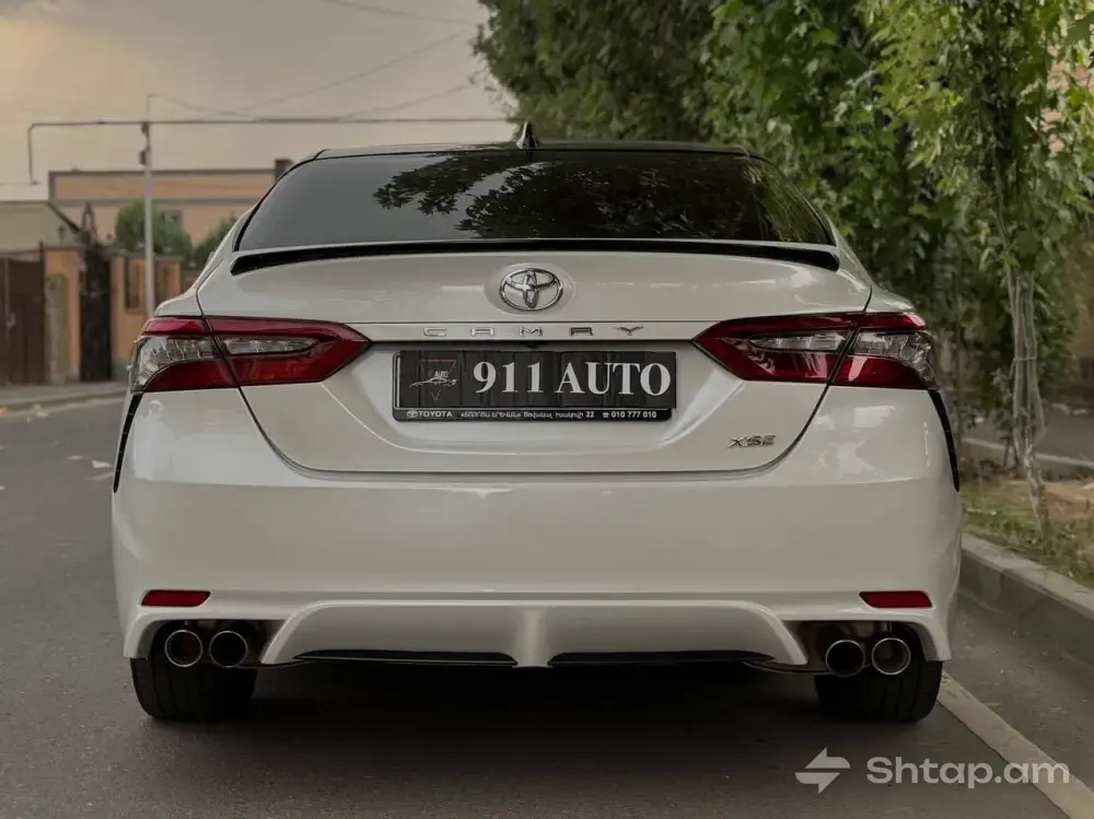 Toyota Camry 2021 XSE Available 4