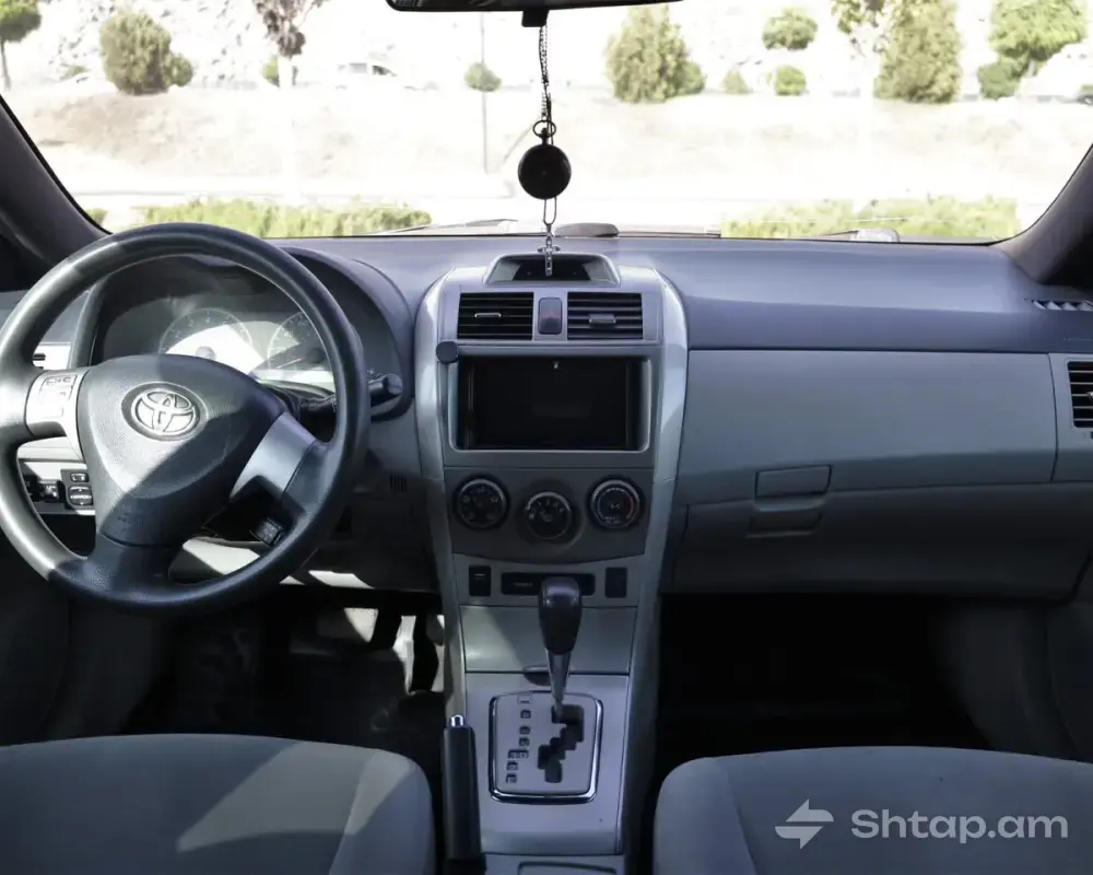 Վաճառվում է Toyota Corolla սև գույնի 4